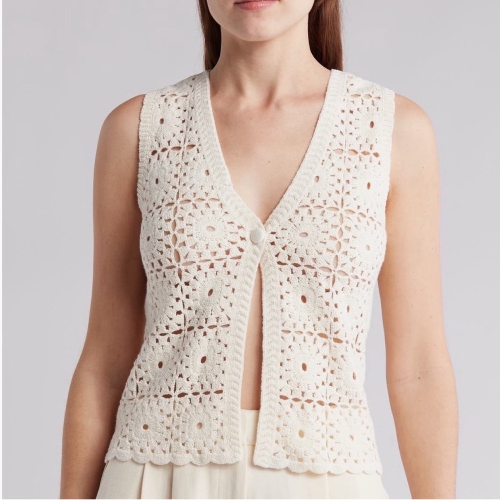 Design History Granny Square Crochet Sweater
Cream Size Medium NWT